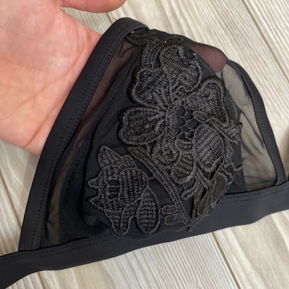 !!! SOLD !!! Women’s black sexy sheer floral embroidery cami bralette size 32B - Picture 6 of 6